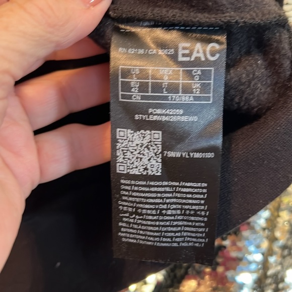 Guess Los Angelos Size L EUC Black Crop Hood Sweatshirt Sequined Sleeves (0213) - Picture 10 of 12